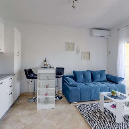 Apartments Rondine 1 Karigador Luaran gambar