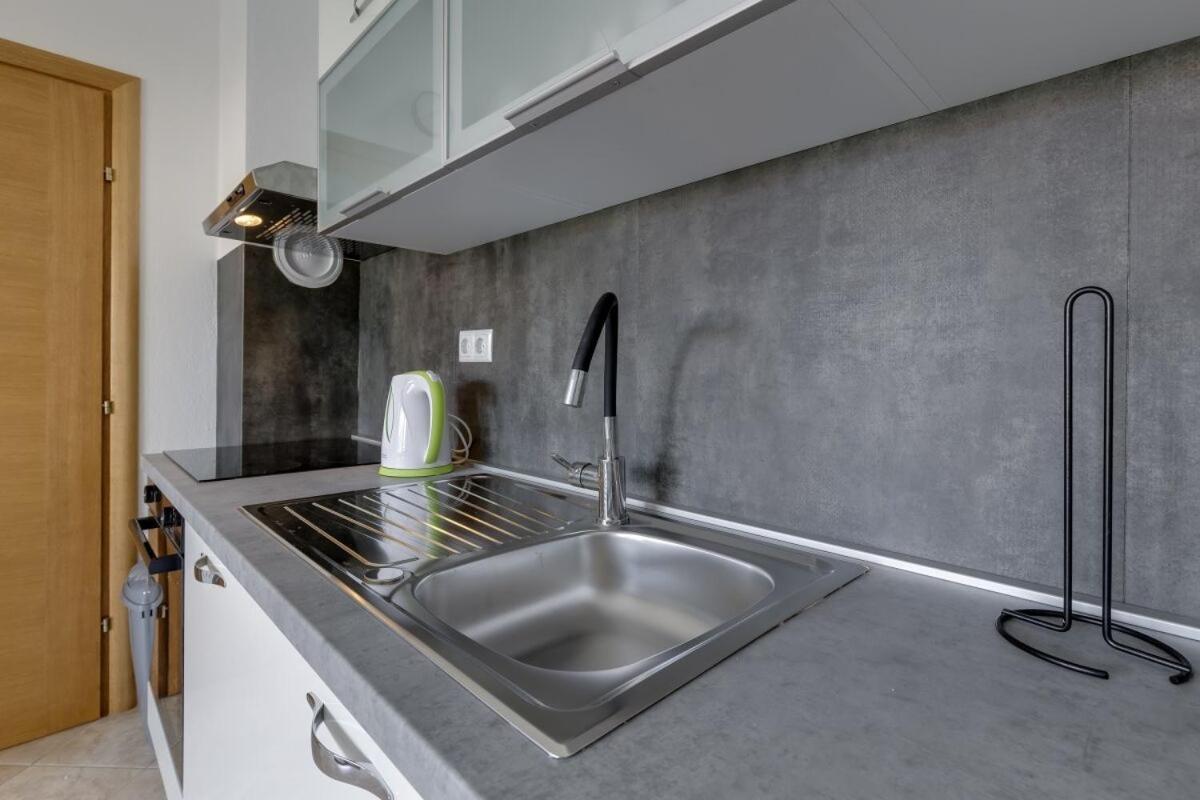 Apartments Rondine 1 Karigador Luaran gambar