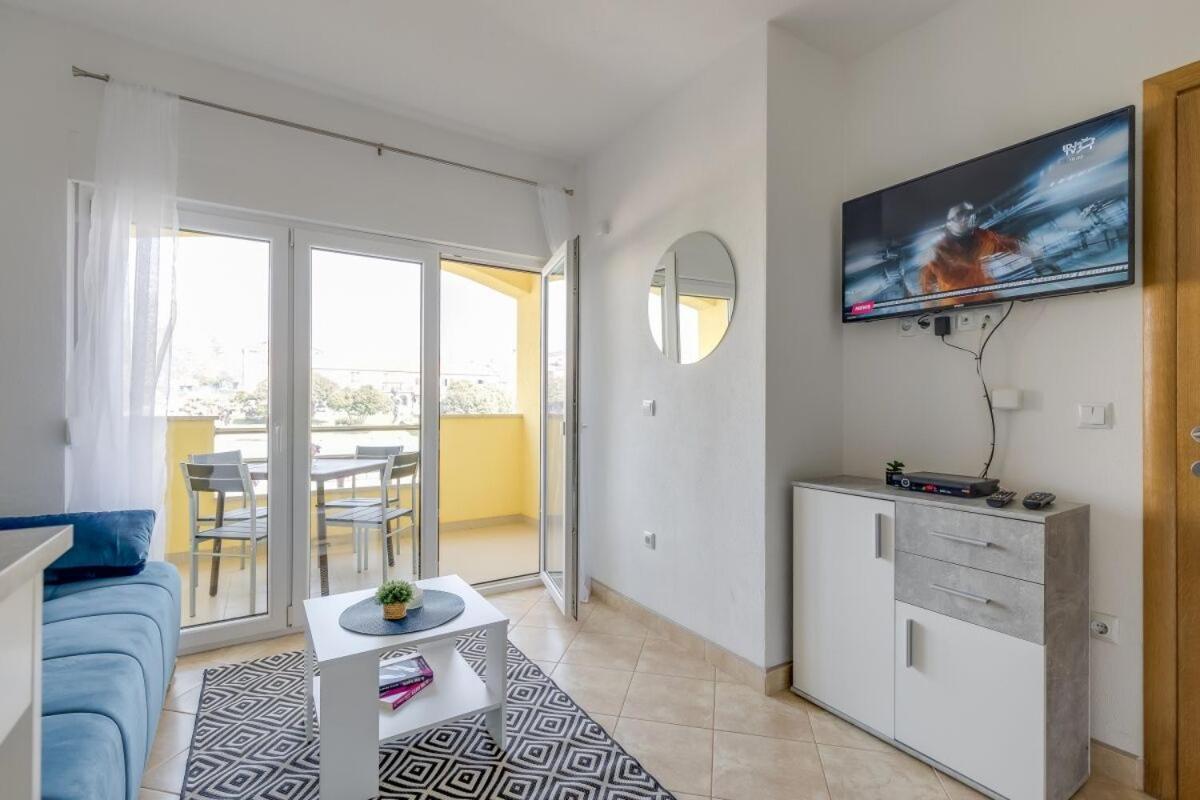 Apartments Rondine 1 Karigador Luaran gambar